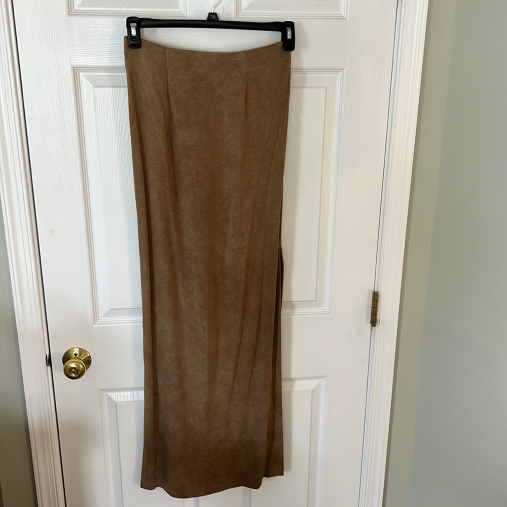 Floor length beige skirt. Size 2.
